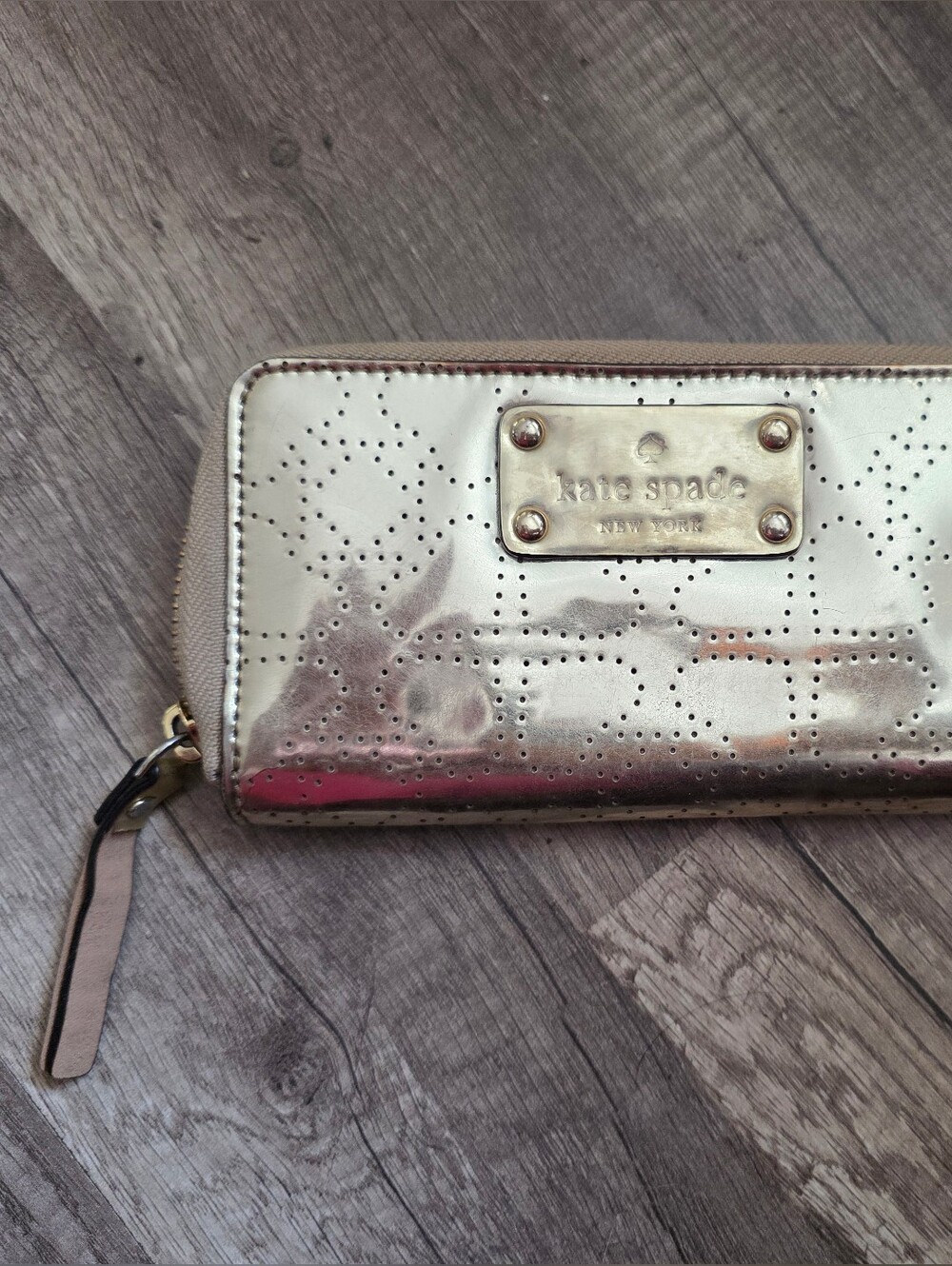 kate spade Y2K Metallic Gold Perforated Hearts Quilted Continental Zip Wallet